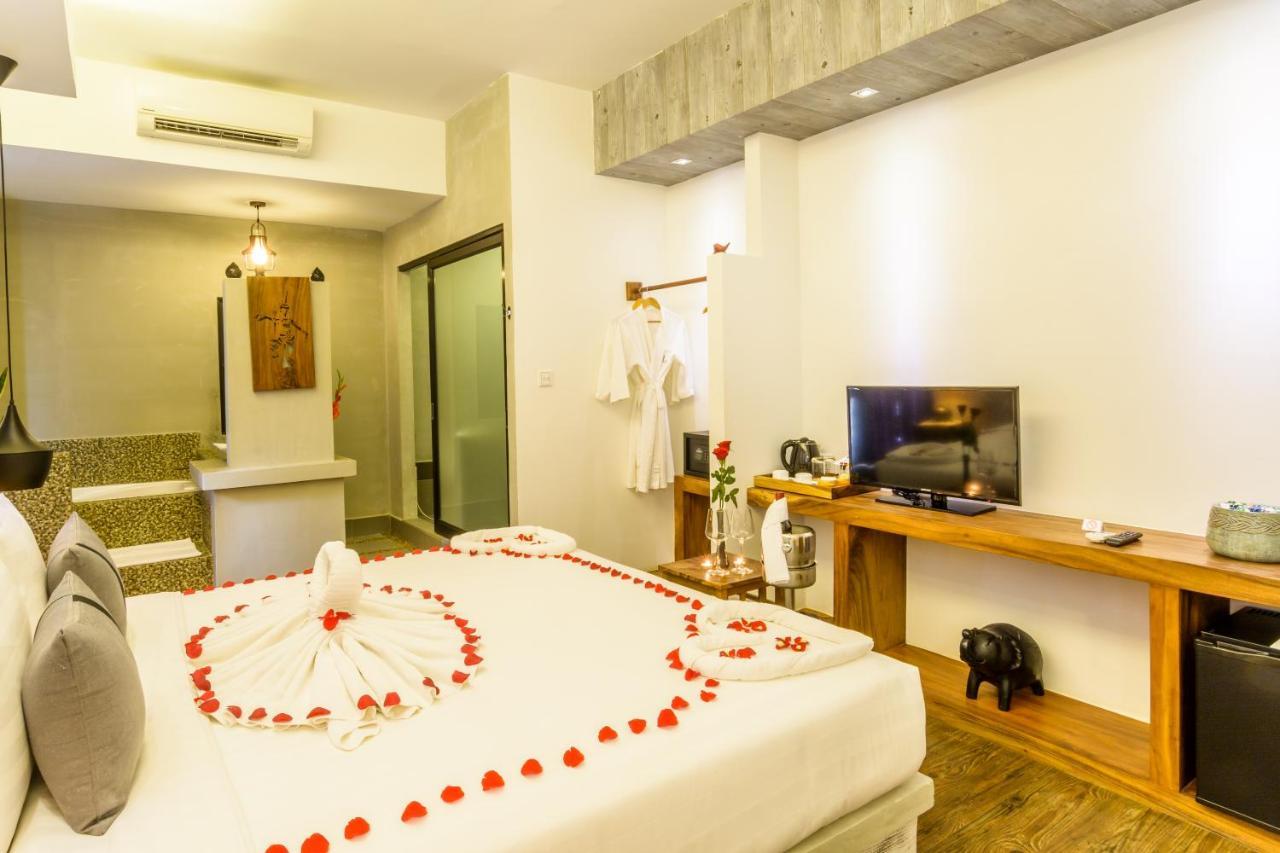Double Leaf Boutique Hotel Πνομ Πενχ Εξωτερικό φωτογραφία